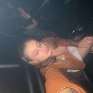 Meet your Posher, Mia-grace